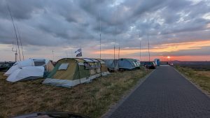 Funker als Freibeuter der Frequenzen – Mit Totenkopf, Humor und Antenne auf Kaperfahrt